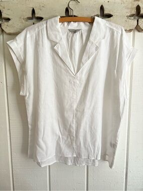 Women's White Short Sleeve V-Neck Collared Tee